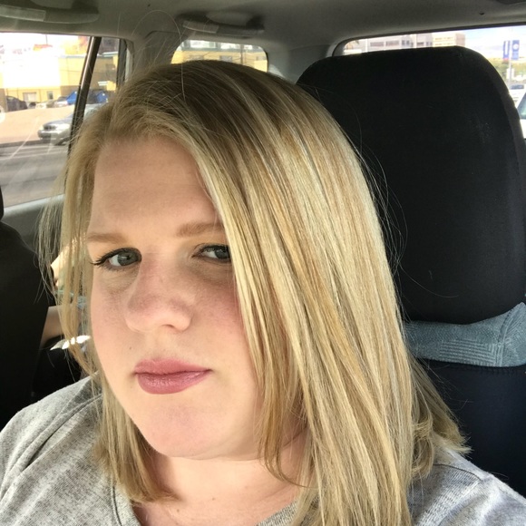 Meet your Posher, Alixandra - Picture 1 of 1